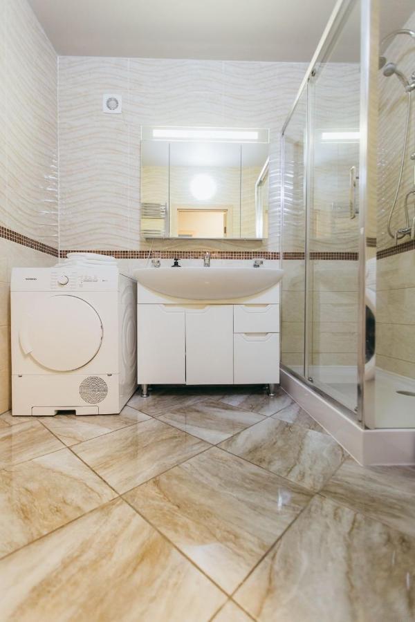 Atlant Luxury Big Family Apart On Golovna З Двома Окремими Спальнями Навпроти Тц Депот Безконтактне Заселення Csernyivci Kültér fotó