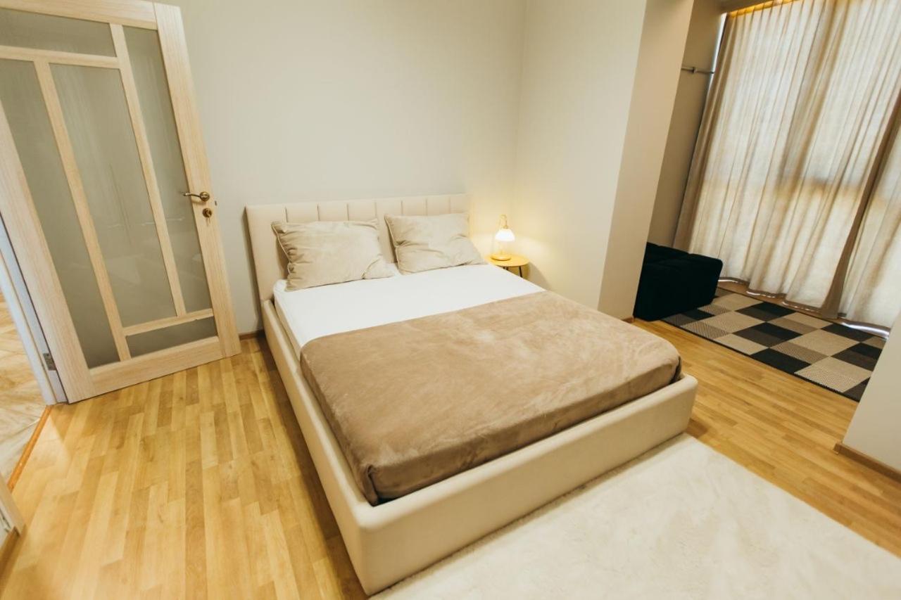 Atlant Luxury Big Family Apart On Golovna З Двома Окремими Спальнями Навпроти Тц Депот Безконтактне Заселення Csernyivci Kültér fotó