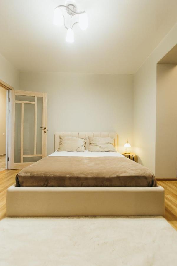 Atlant Luxury Big Family Apart On Golovna З Двома Окремими Спальнями Навпроти Тц Депот Безконтактне Заселення Csernyivci Kültér fotó
